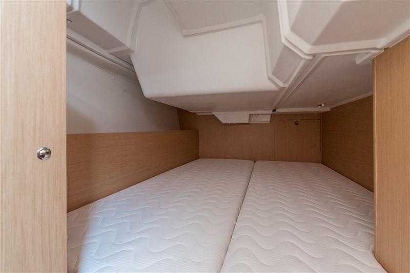 Oceanis 38.1, picture 13