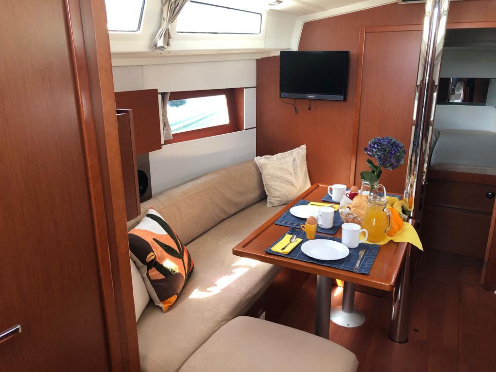 Oceanis 38.1, picture 10