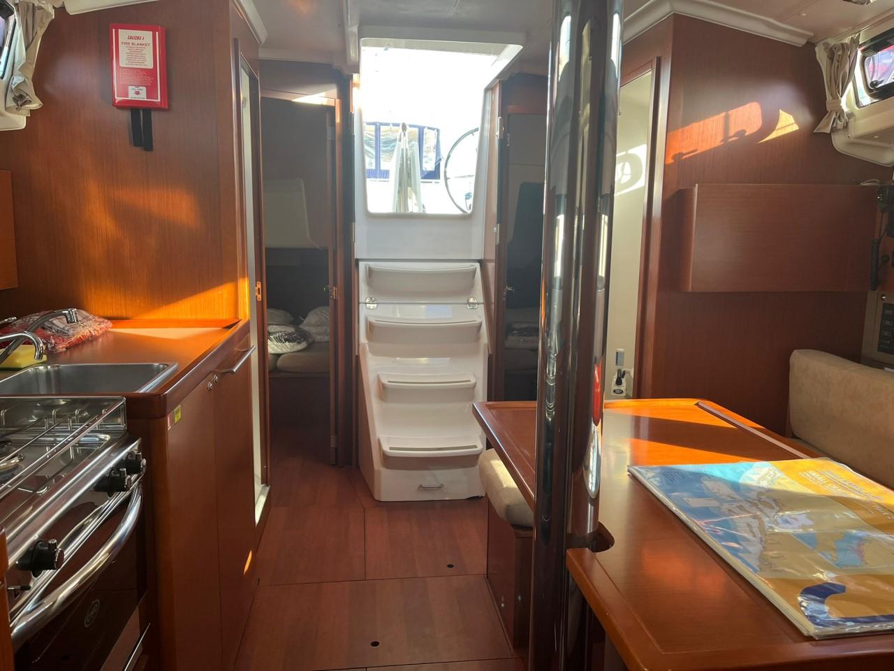 Oceanis 38.1, picture 9