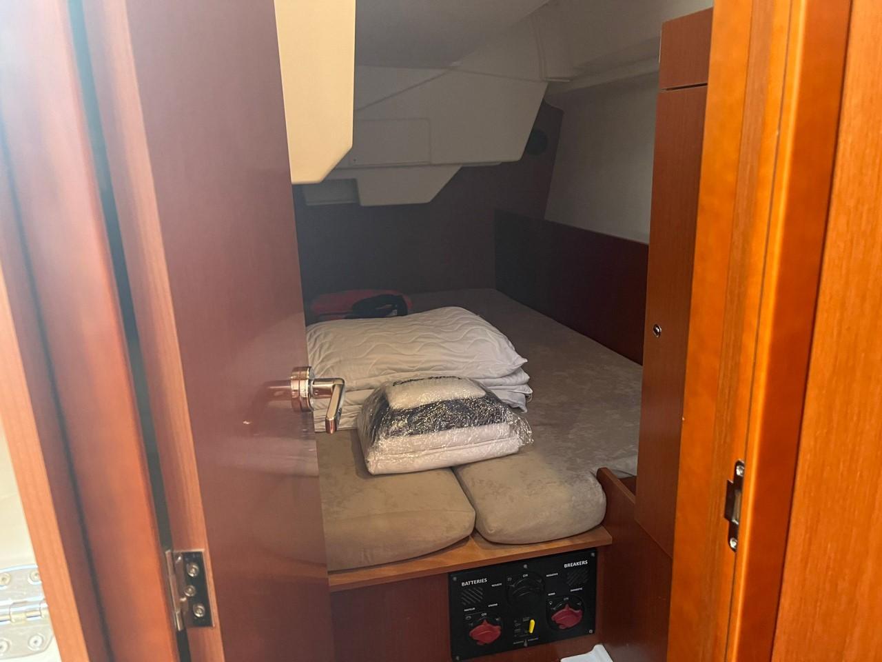 Oceanis 38.1, picture 11