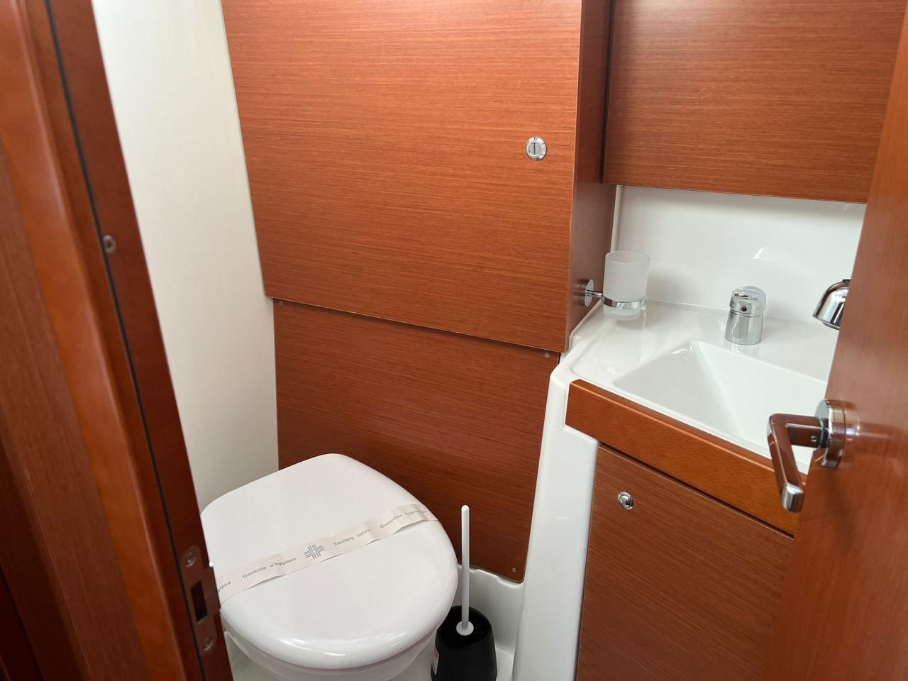 Oceanis 38.1, picture 12