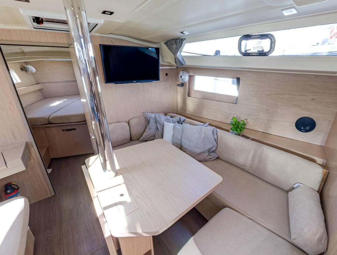 Oceanis 41.1, picture 11