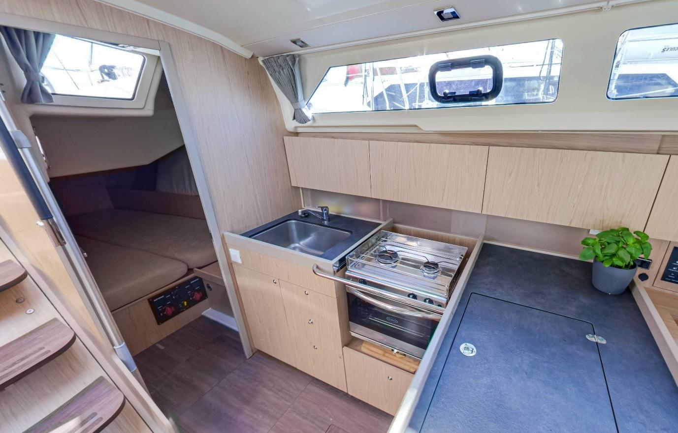 Oceanis 41.1, picture 9