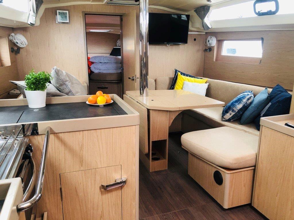 Oceanis 41.1, picture 7