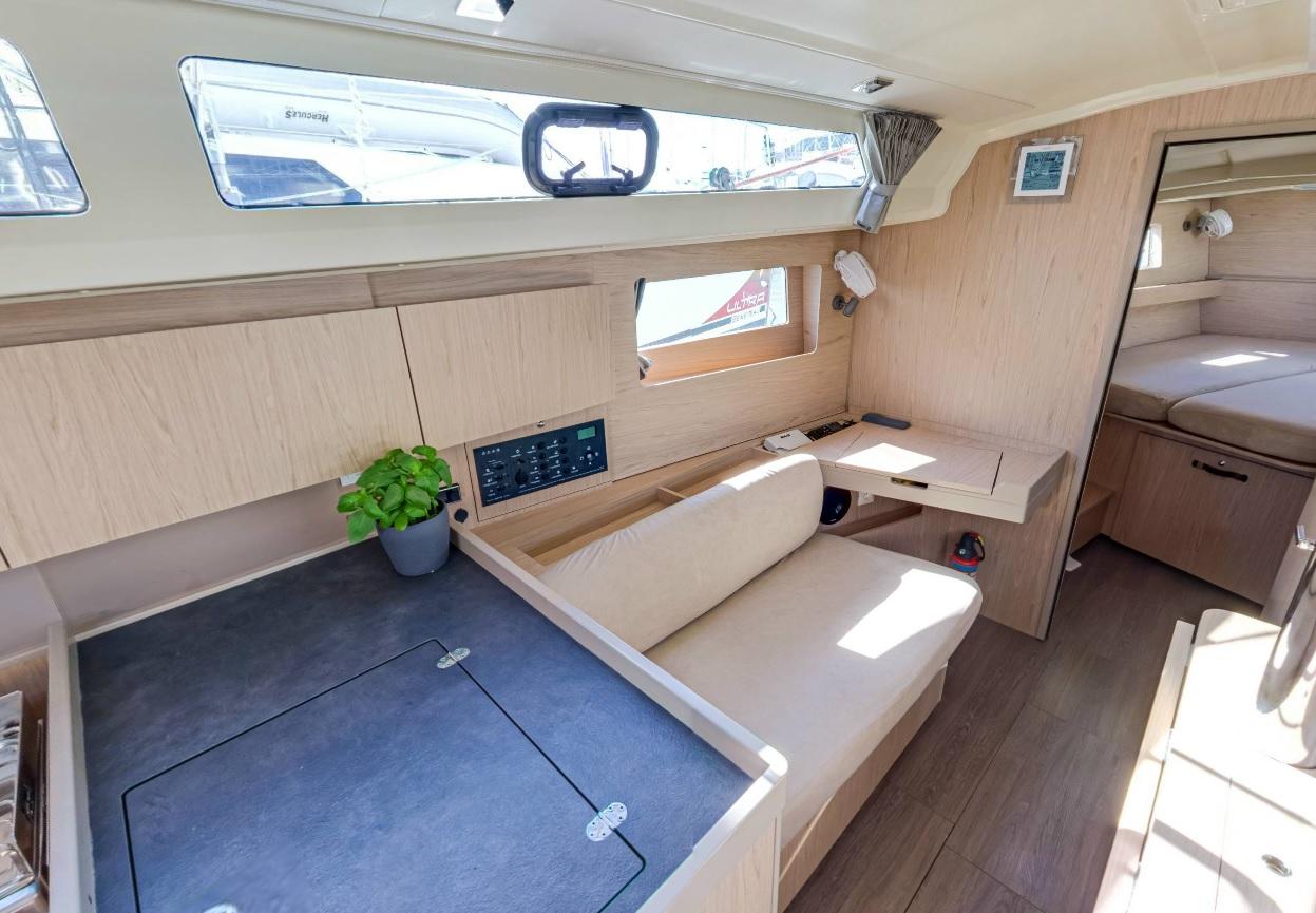 Oceanis 41.1, picture 8