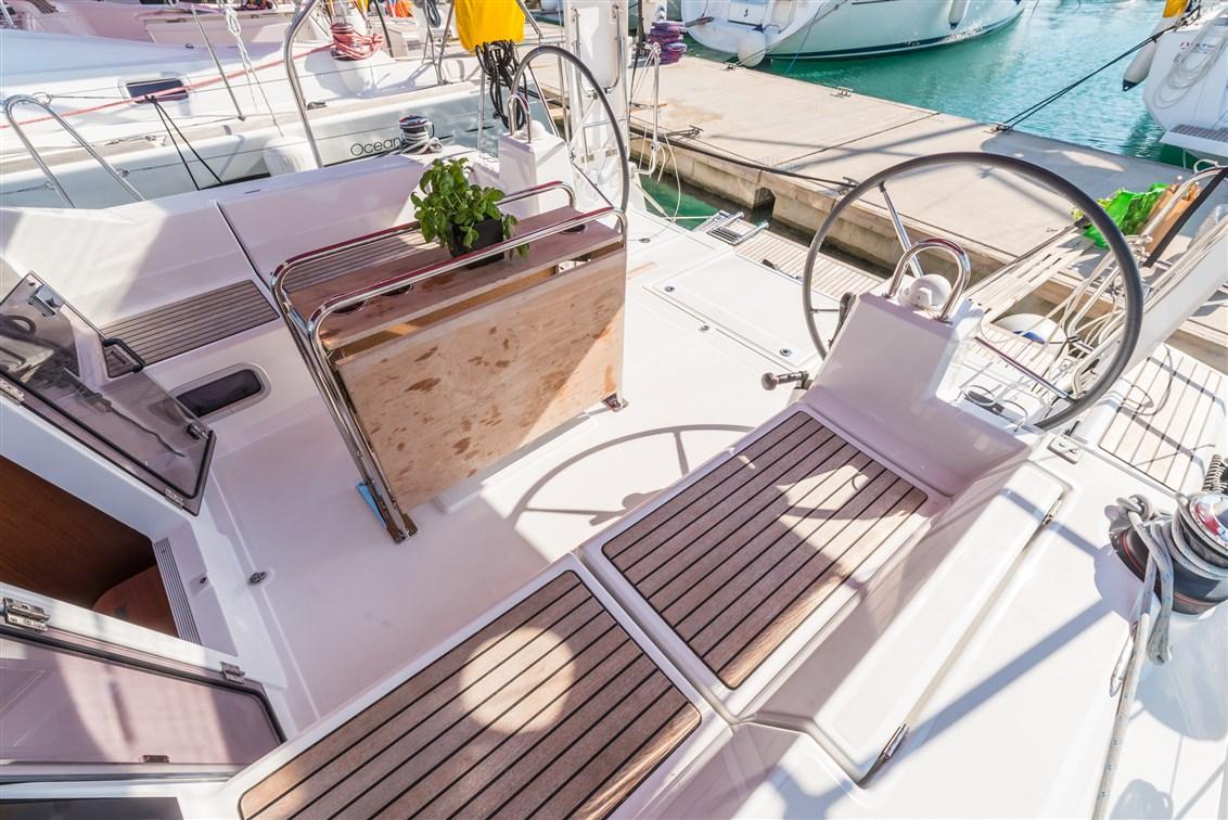 Oceanis 41.1, picture 5