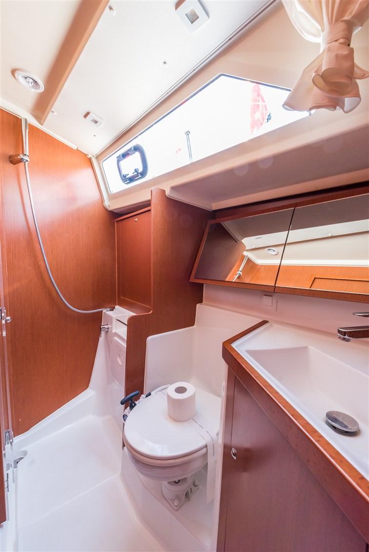 Oceanis 41.1, picture 30