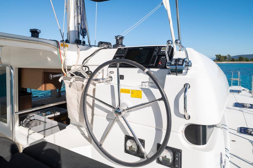 Lagoon 40 - 4 + 2 cab, picture 16