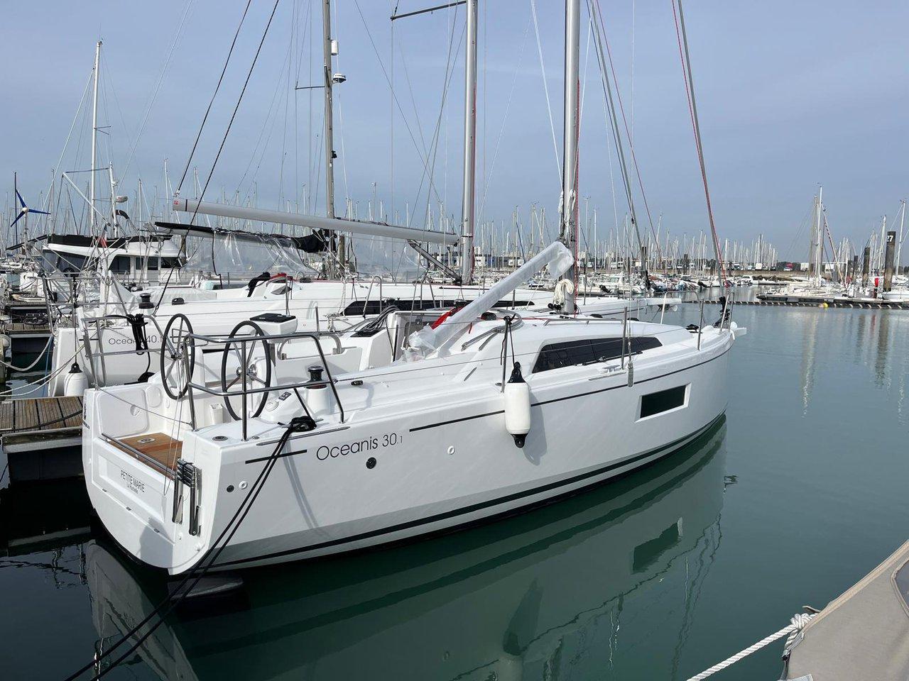 Oceanis 30.1 - Petite Marie, picture 3
