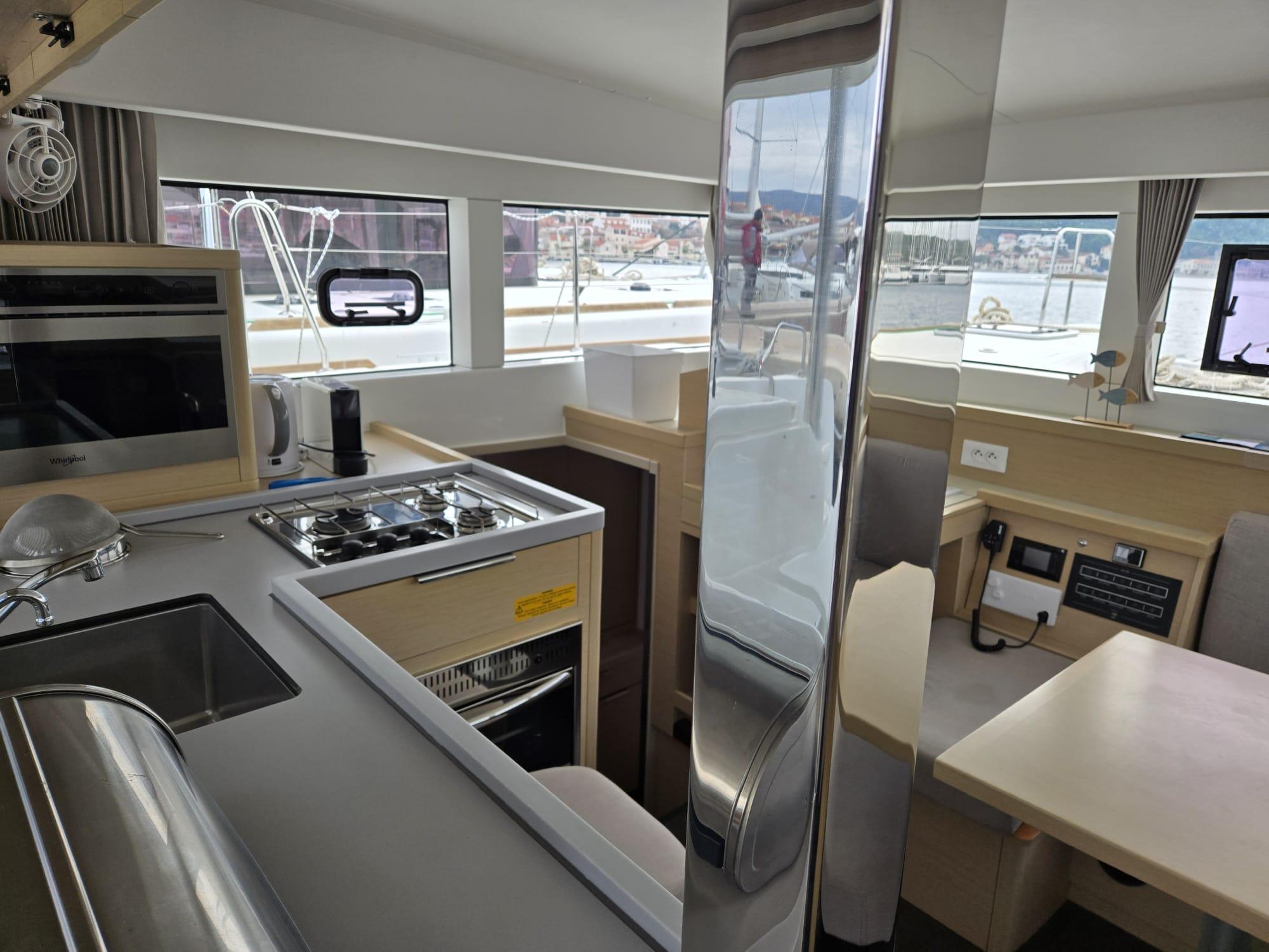 Lagoon 40 - 3 + 2 cab, picture 5