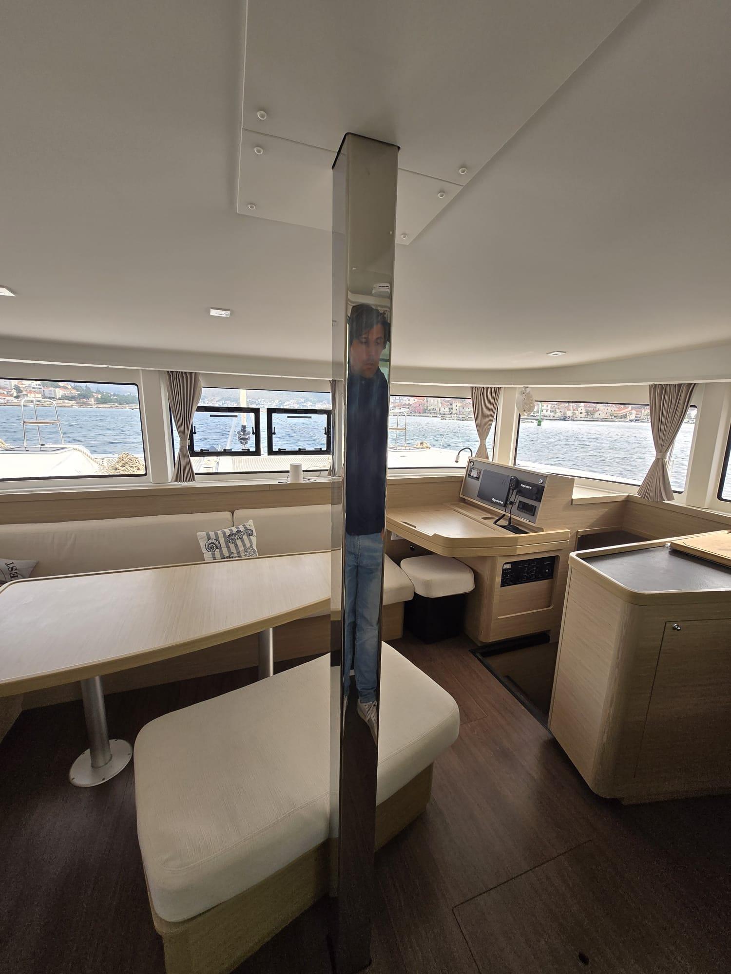 Lagoon 42 OW, picture 3