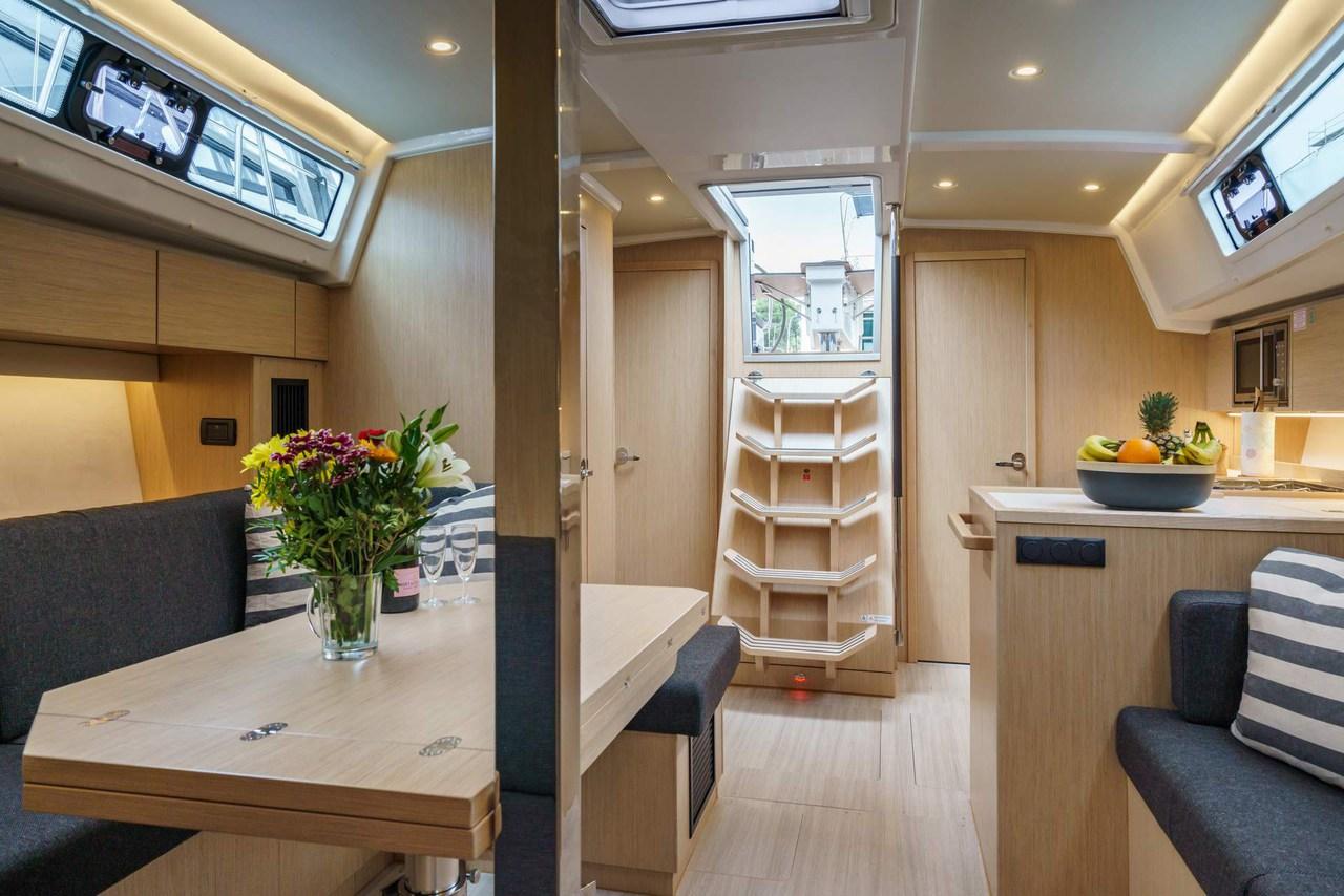 Bavaria C42, picture 8