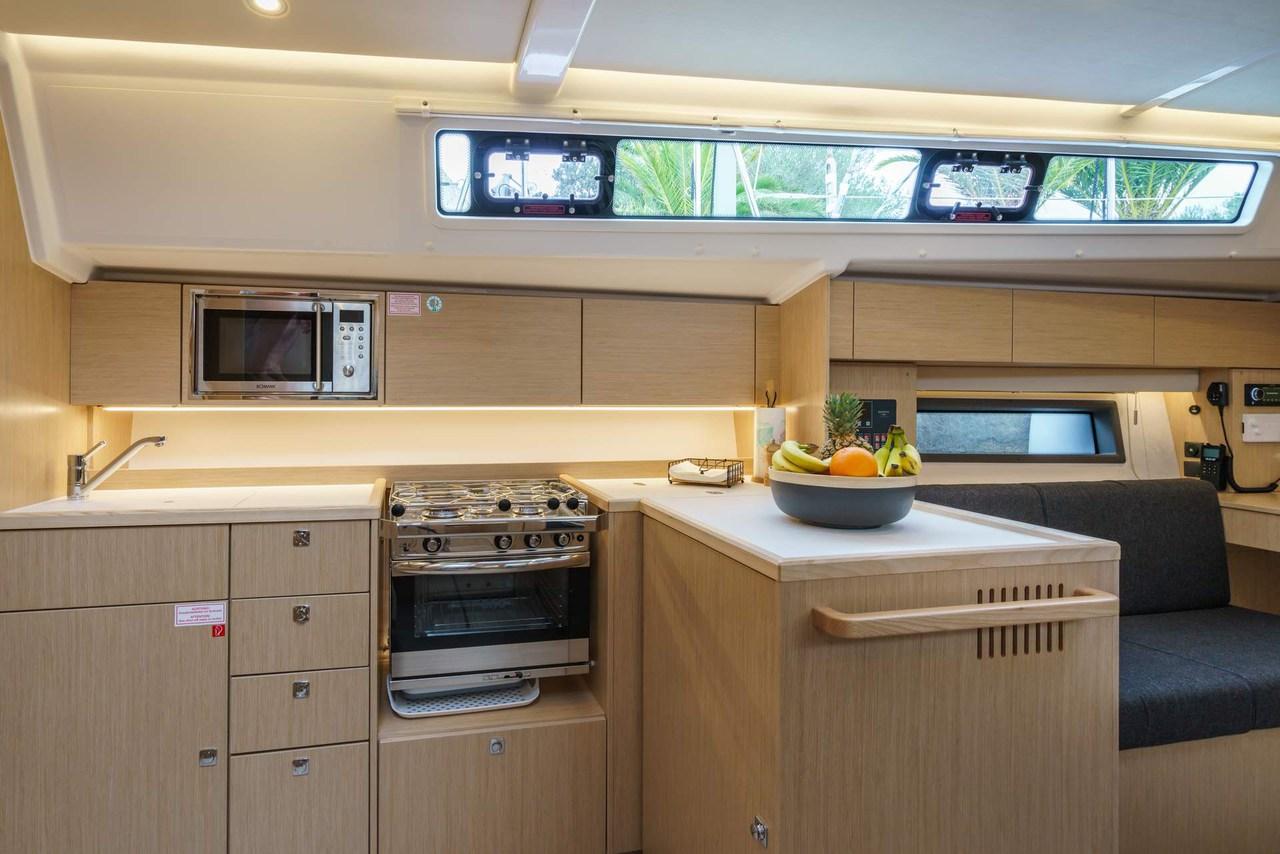 Bavaria C42, picture 10