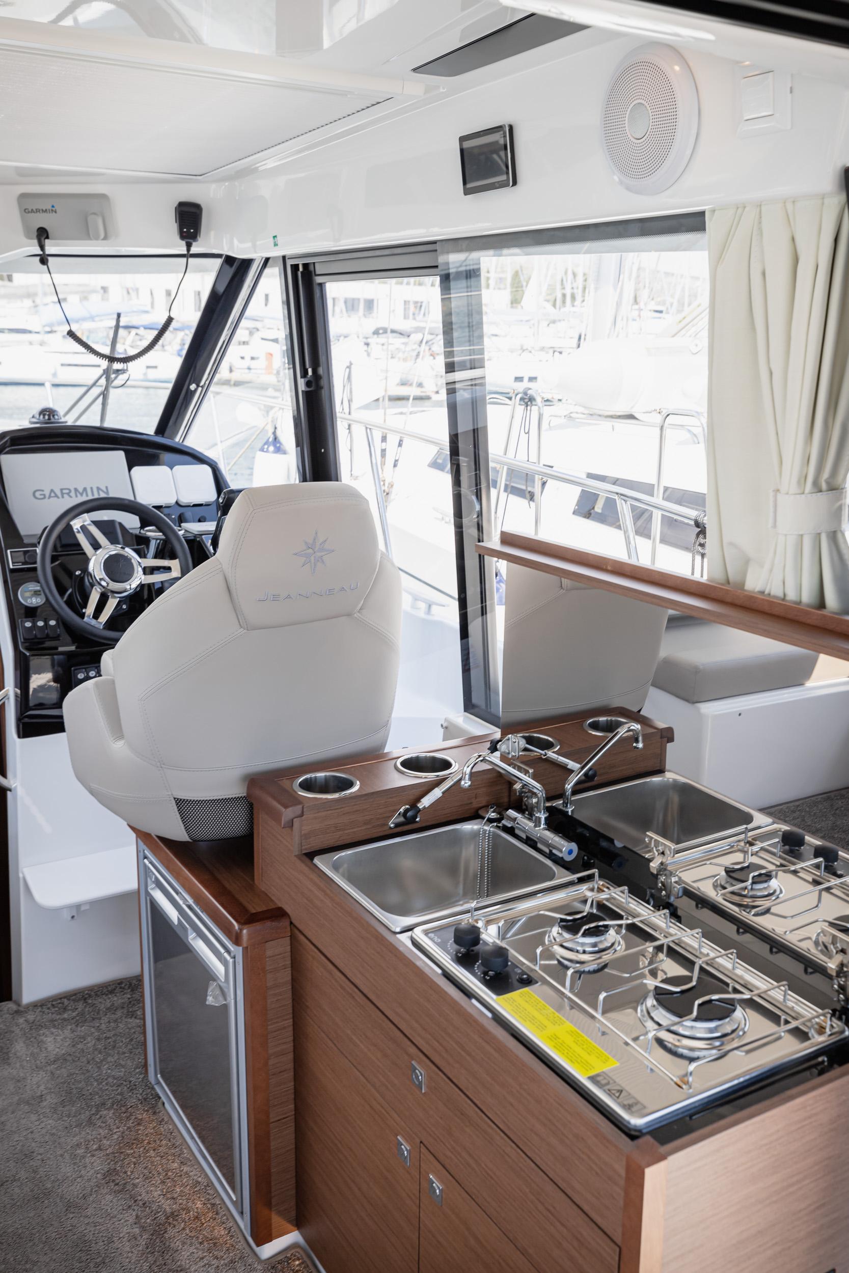 Merry Fisher 895 Offshore, picture 6