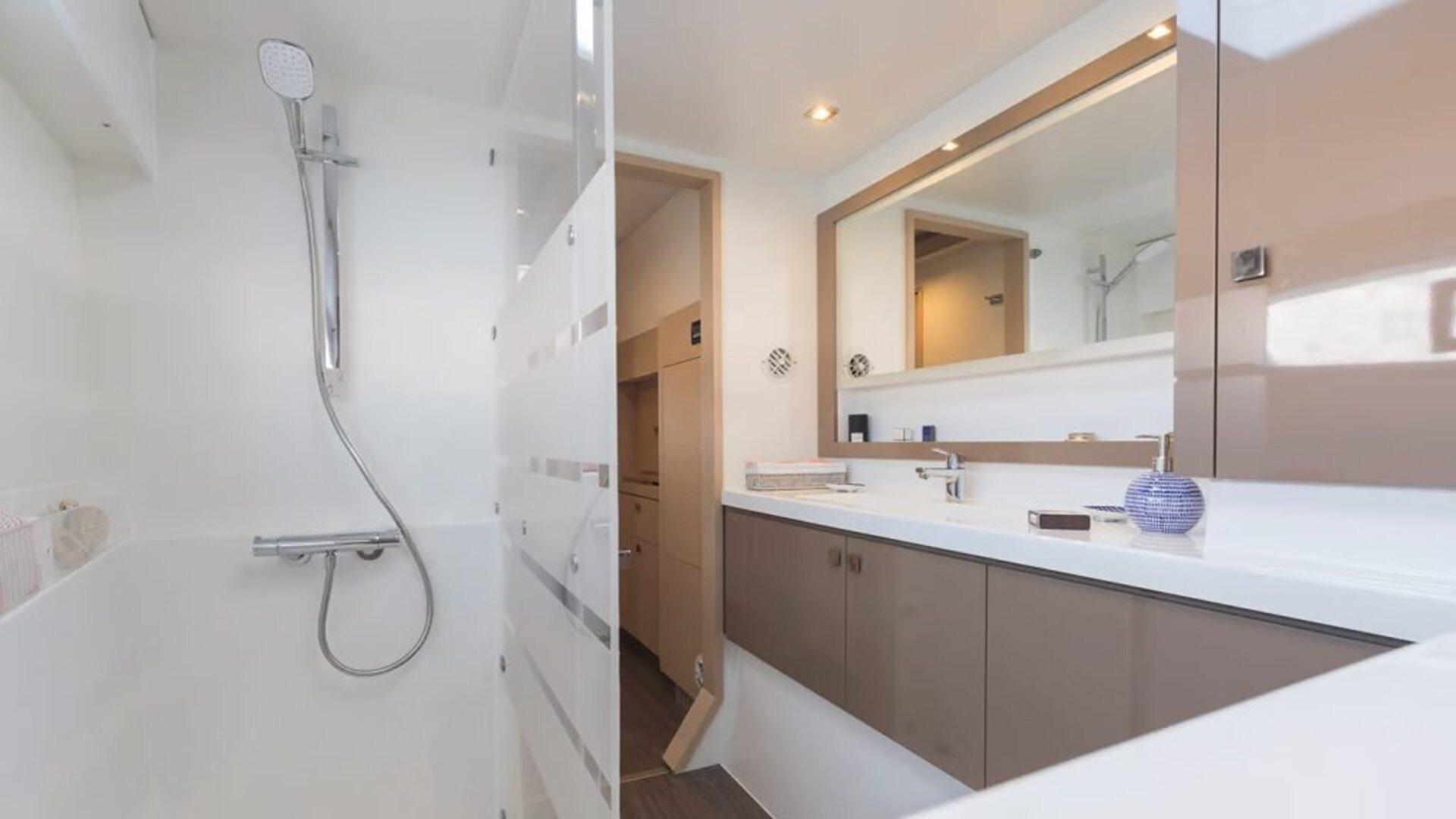 Fountaine Pajot Astrea 42 - 4 + 2 cab., picture 28