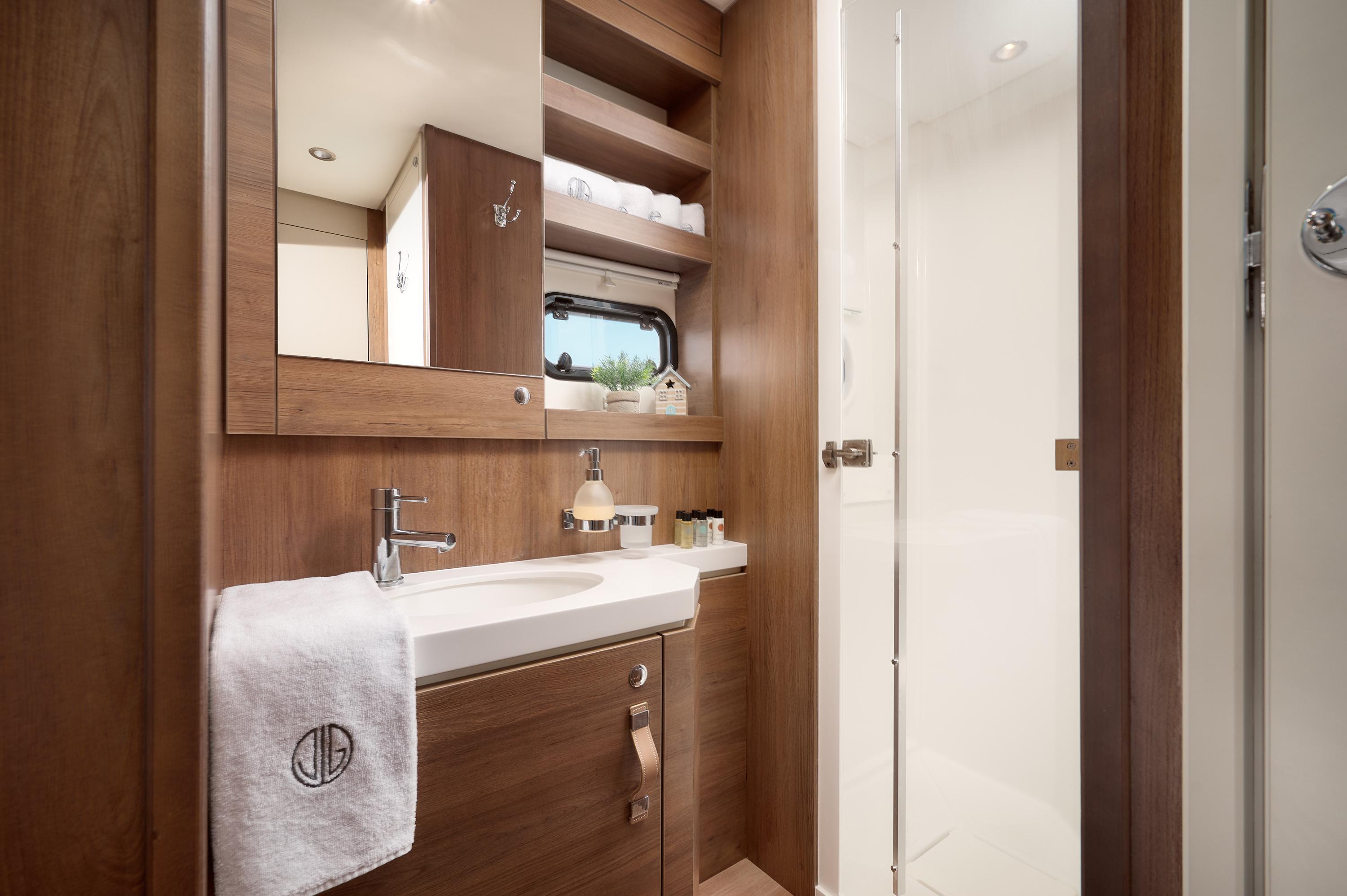 Bali 5.4 - 5 + 2 cab, picture 25