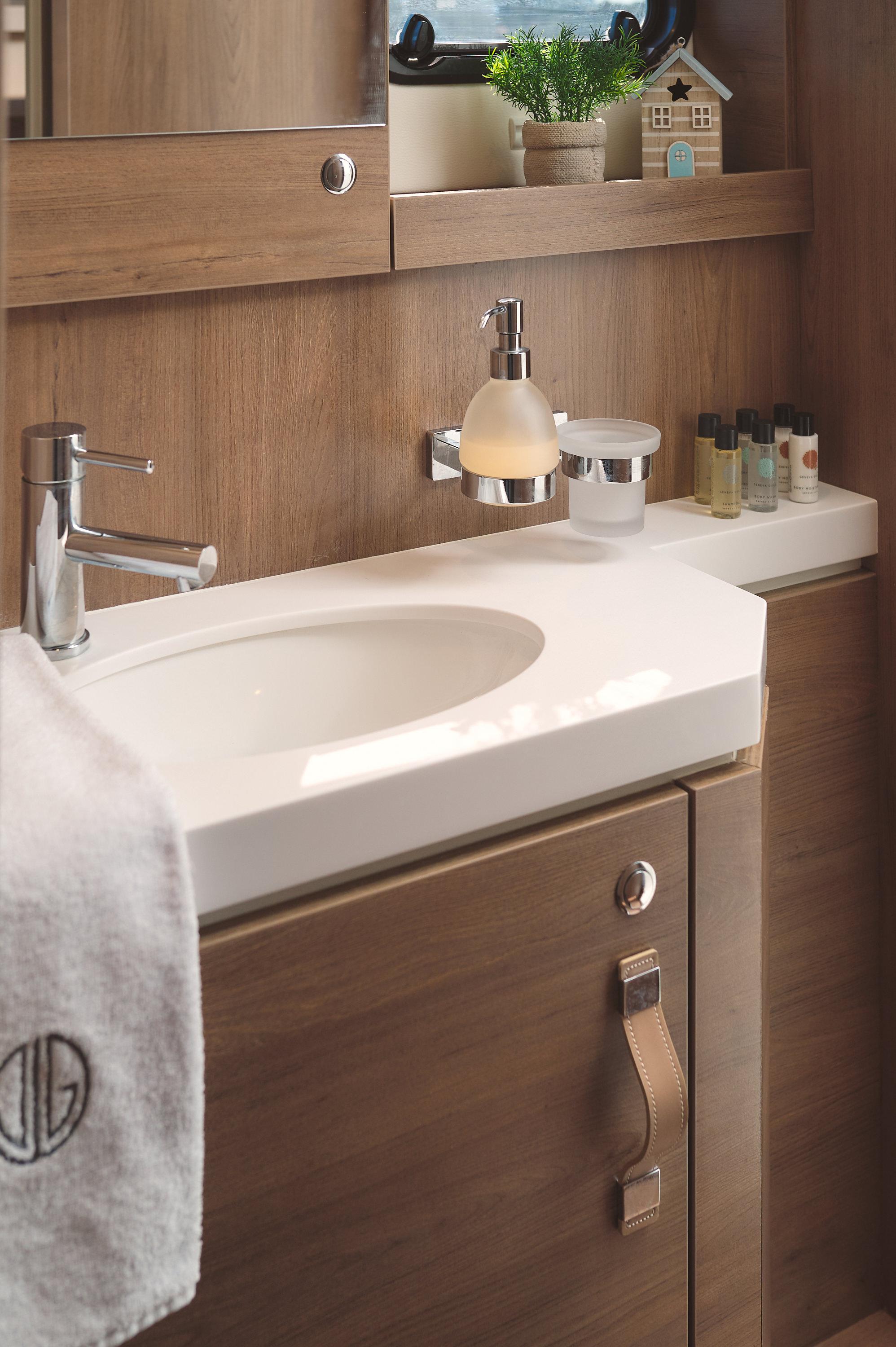 Bali 5.4 - 5 + 2 cab, picture 27