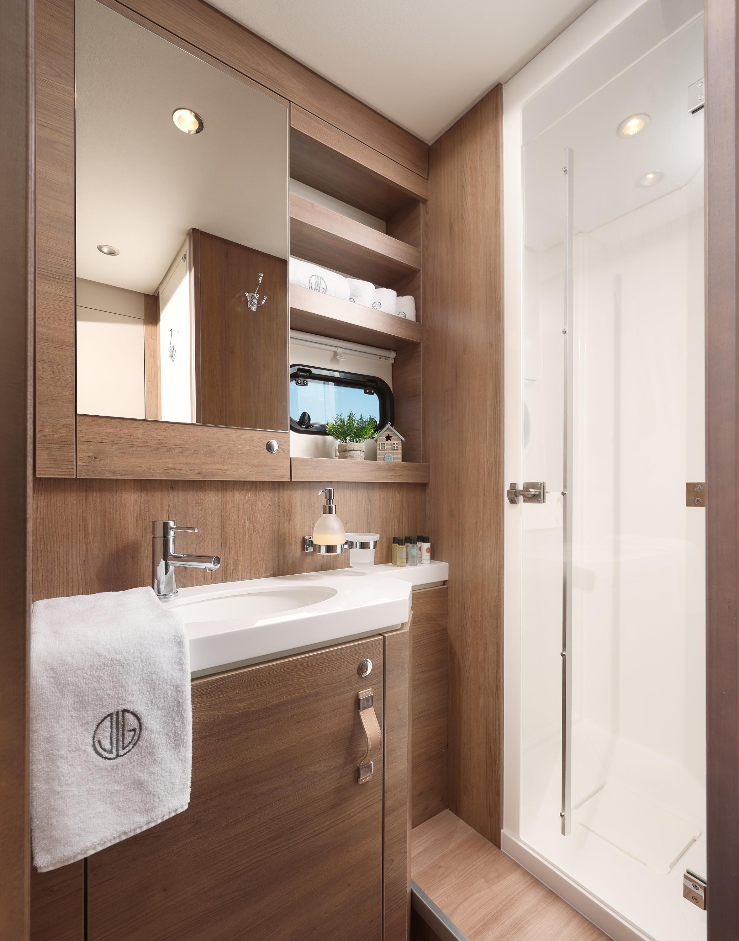 Bali 5.4 - 5 + 2 cab, picture 24