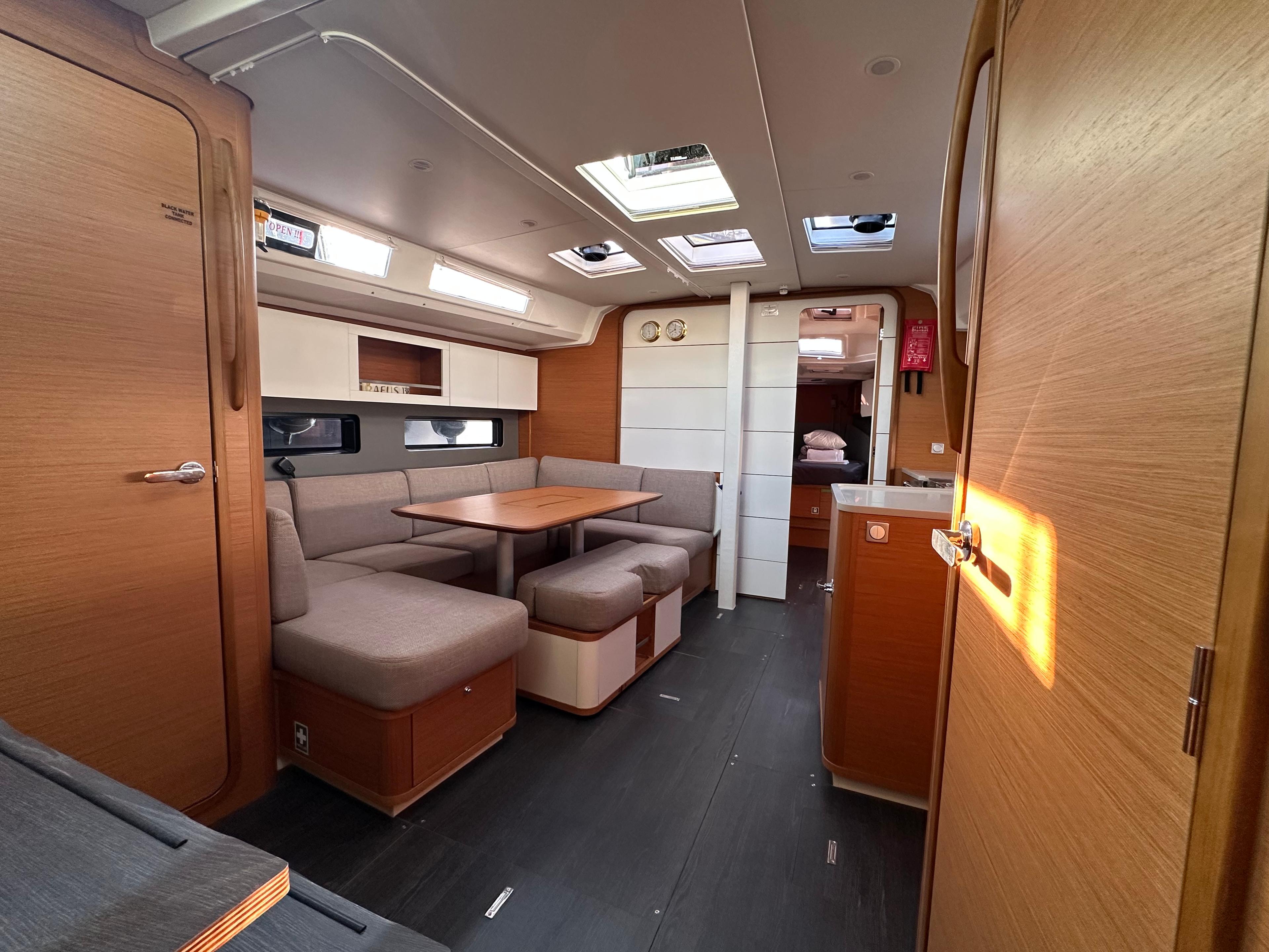 Dufour 41 - 3 cab., picture 7