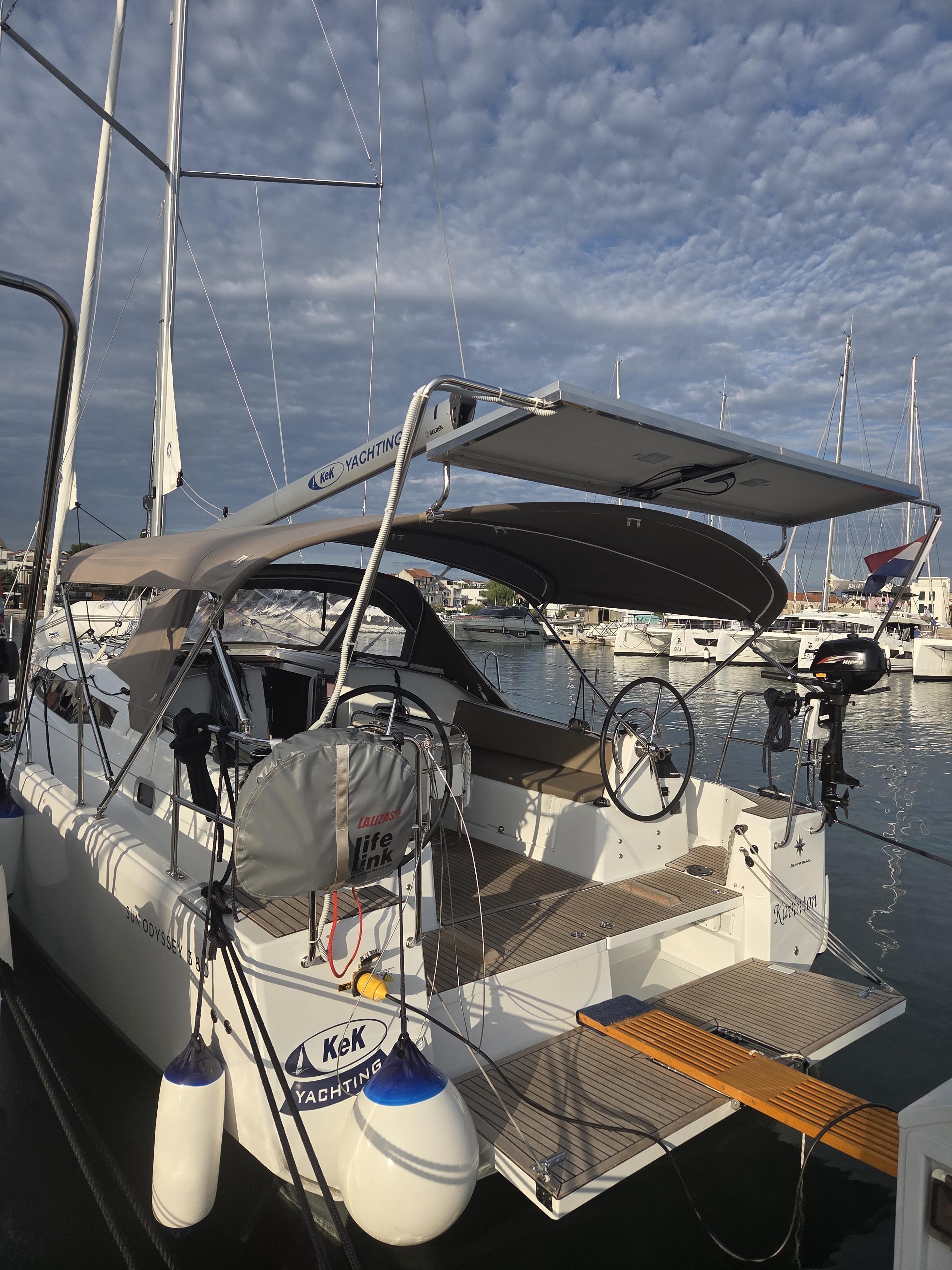 Sun Odyssey 380 - 3 cab., picture 3