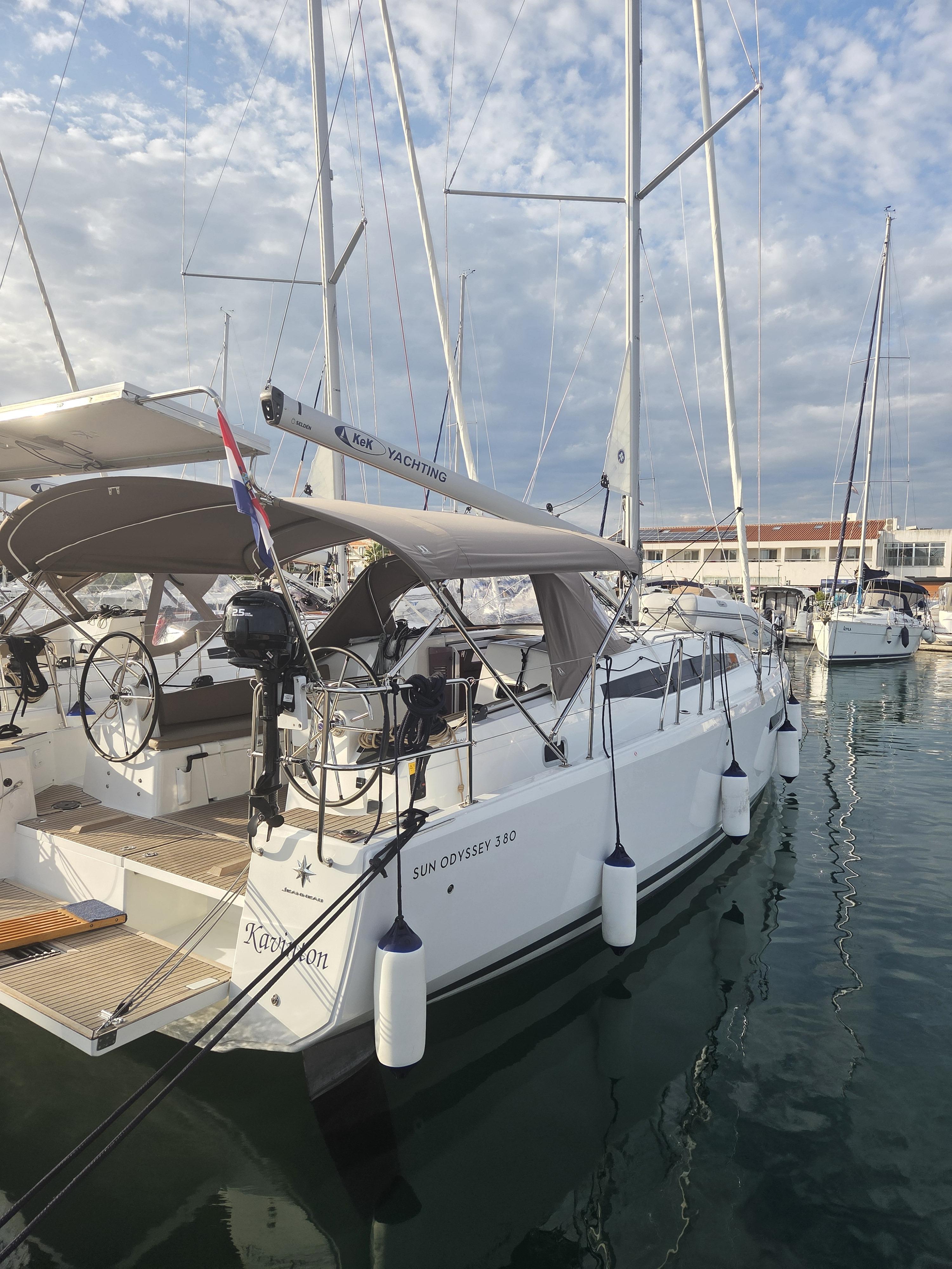 Sun Odyssey 380 - 3 cab., picture 4