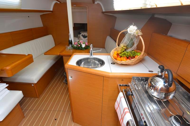 Sun Odyssey 33i - 2 cab. - Hasta Siempre, picture 12