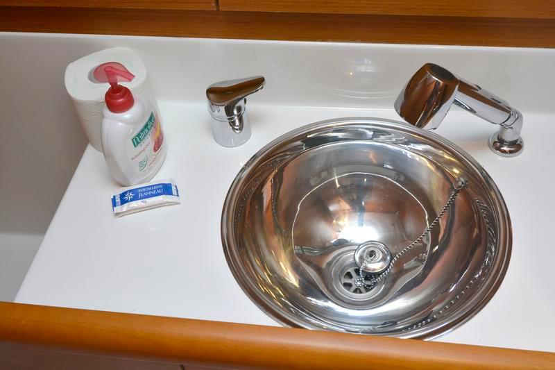 Sun Odyssey 33i - 2 cab. - Hasta Siempre, picture 15