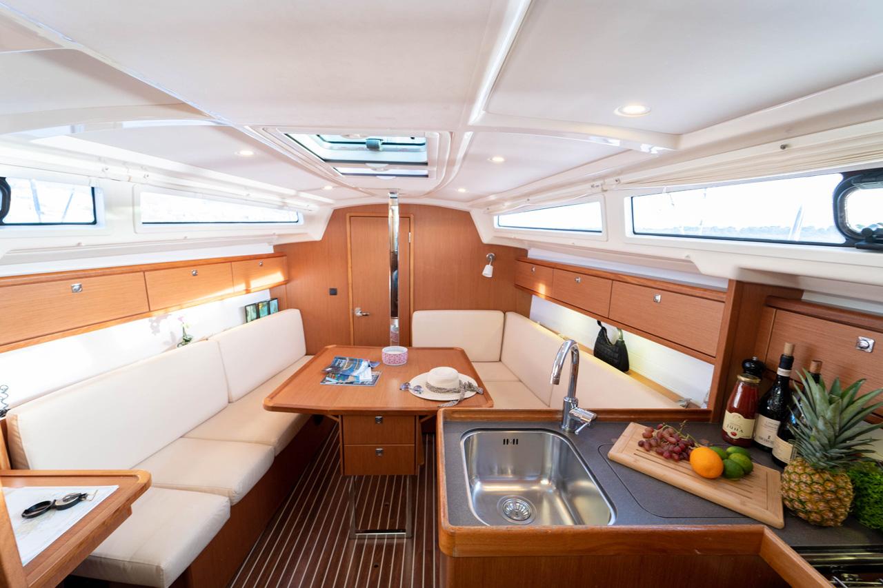 Bavaria Cruiser 33, picture 11