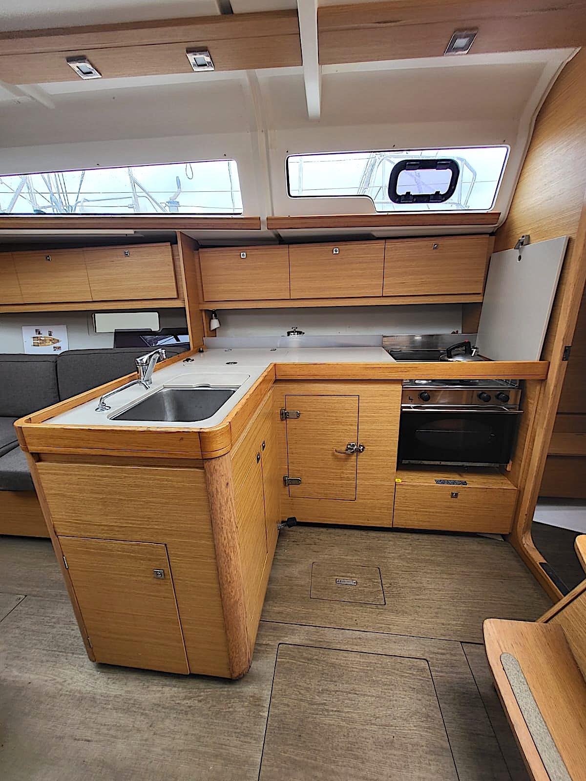 Dufour 382 GL, picture 7