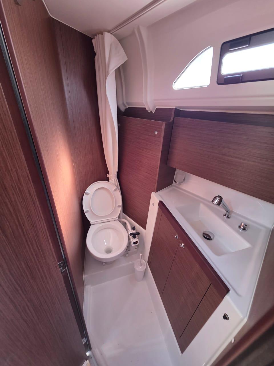 Oceanis 40.1, picture 10