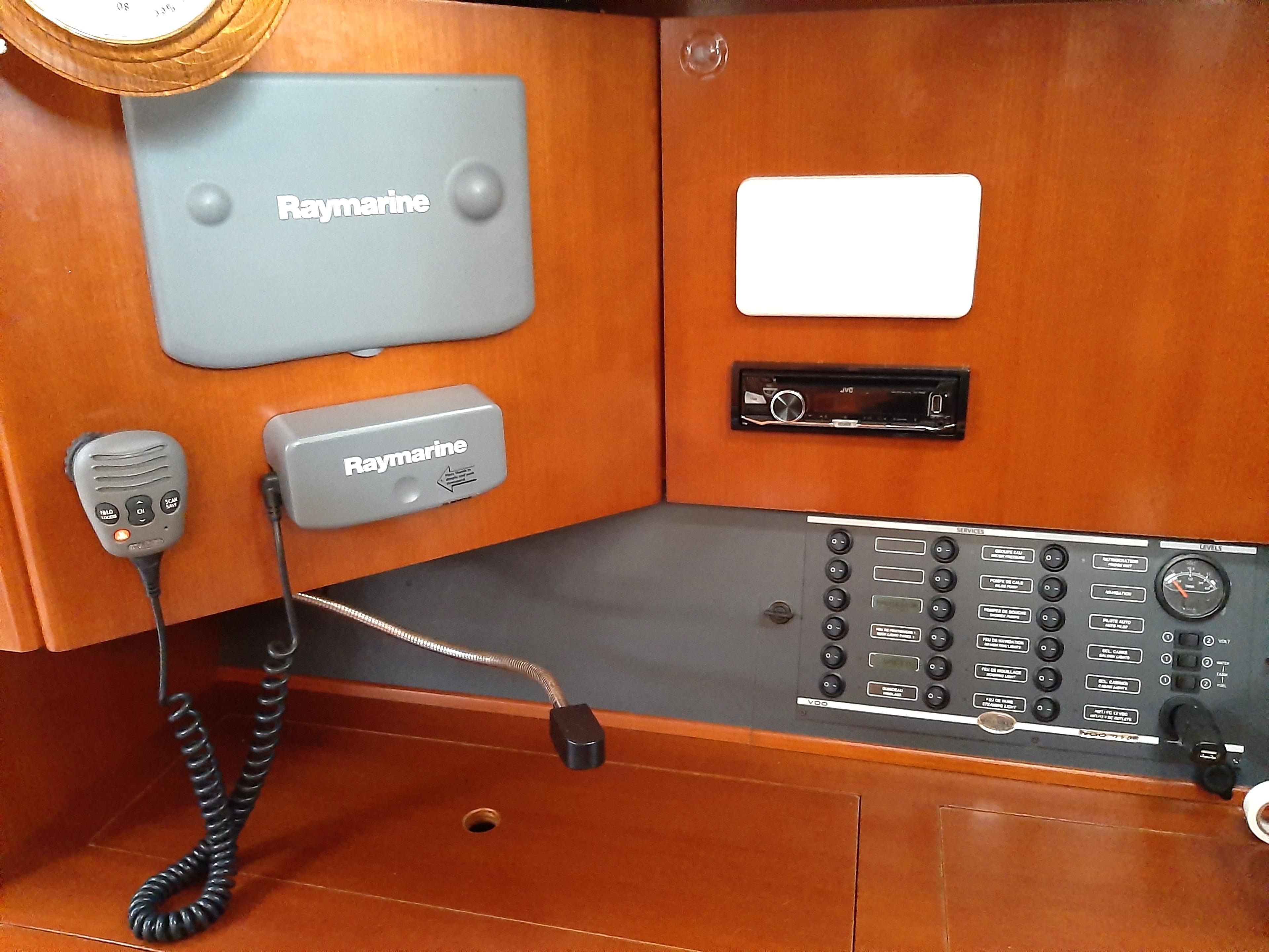 Dufour 425 GL, picture 9