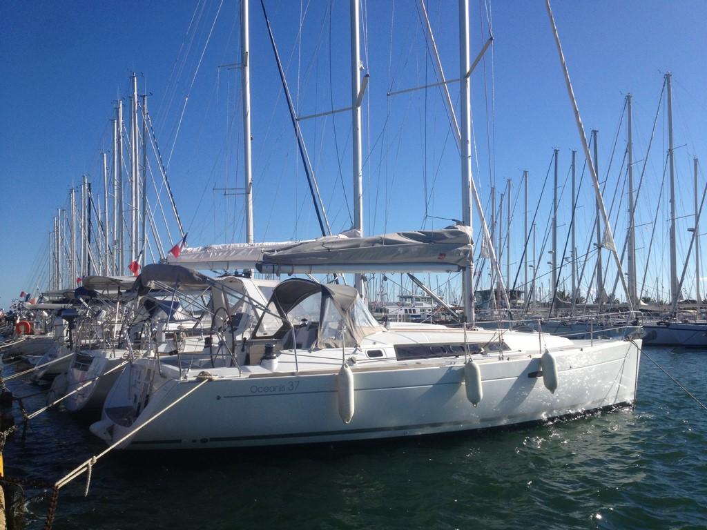 Oceanis 37, picture 1
