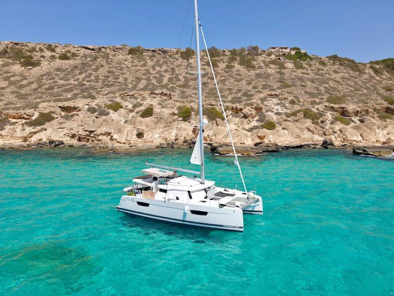Fountaine Pajot Astrea 42 Maestro, picture 1