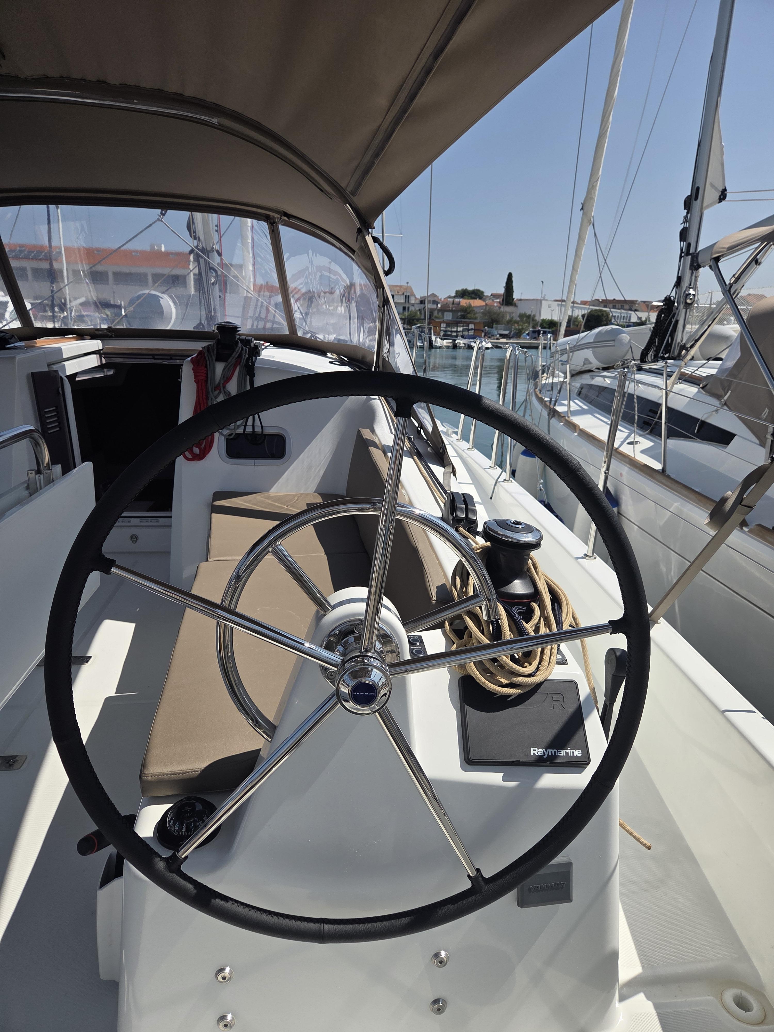 Sun Odyssey 380 - 3 cab., picture 8