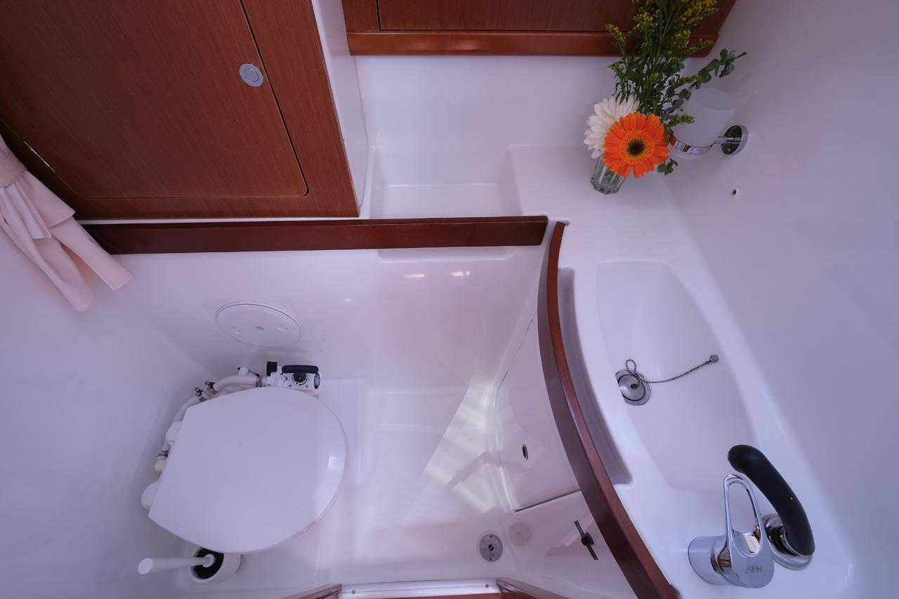 Oceanis 43 Family - 4 cab. - Sophia-Maria, picture 14