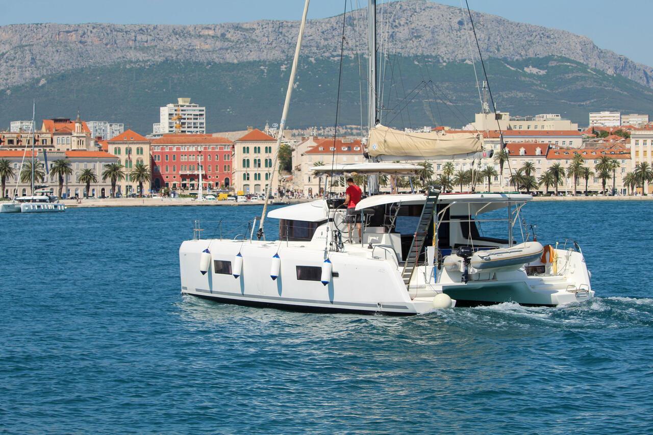 Lagoon 42 - 4 + 2 cab., picture 1