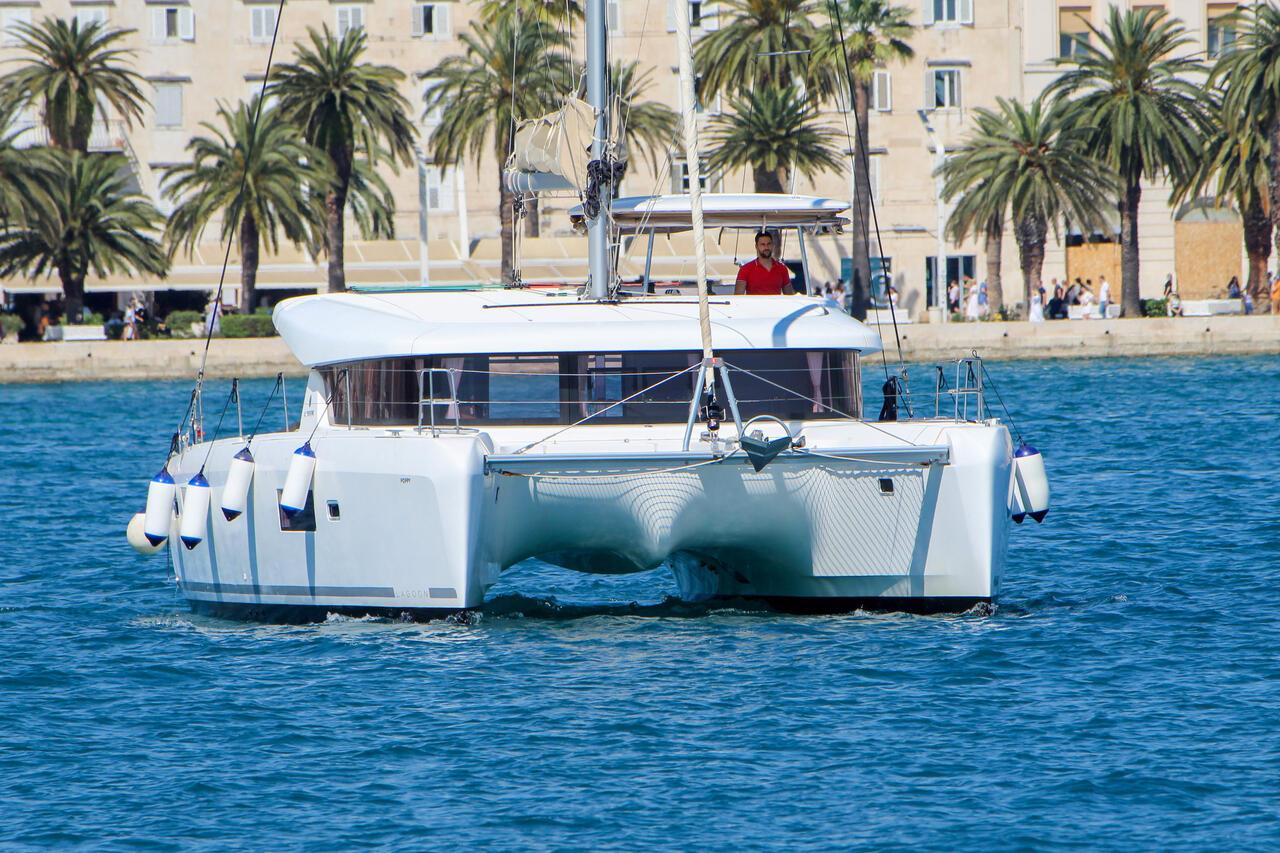 Lagoon 42 - 4 + 2 cab., picture 4