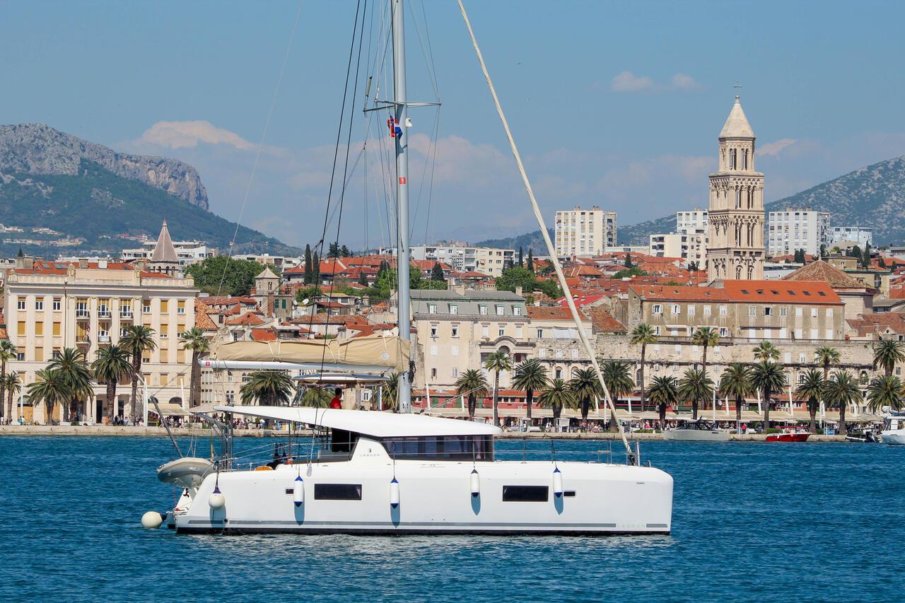 Lagoon 42 - 4 + 2 cab., picture 3