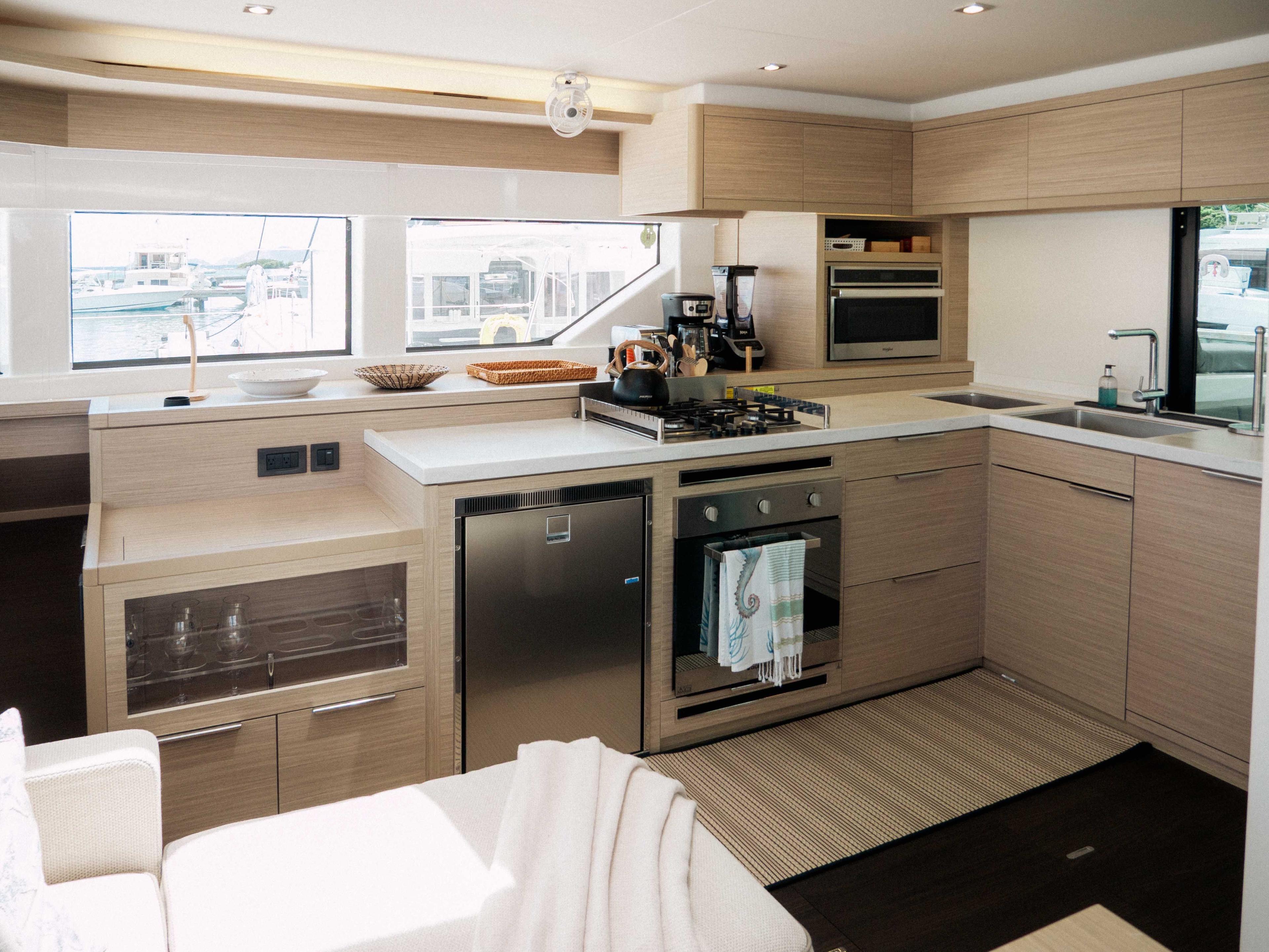 Lagoon 55 - 4 cab., picture 3