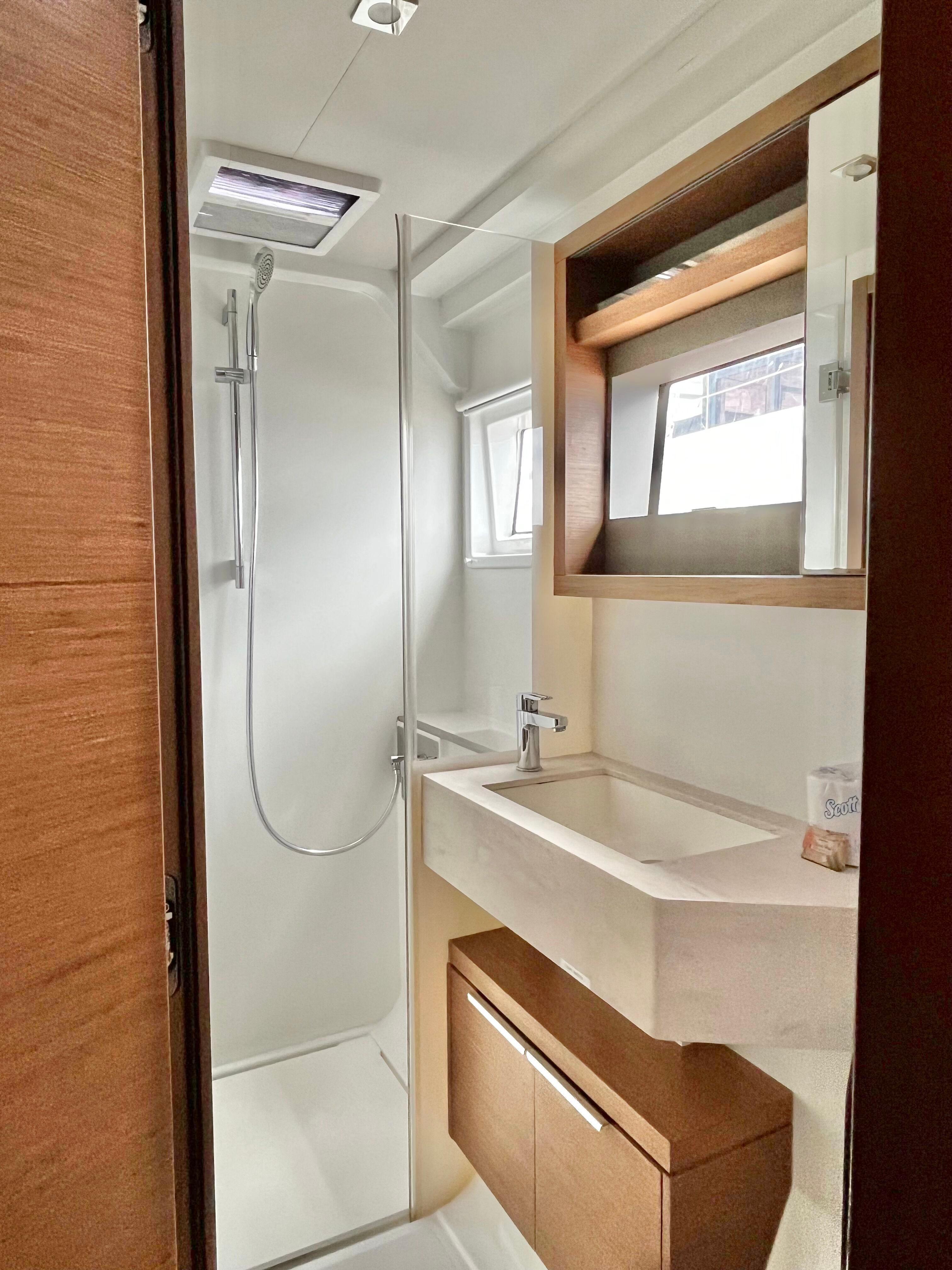 Lagoon 50 - 6 + 1 cab., picture 3