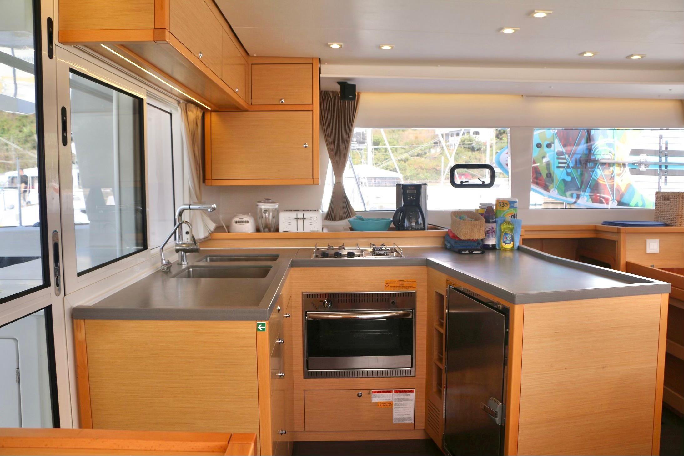 Lagoon 450 - 4 + 2 cab., picture 3