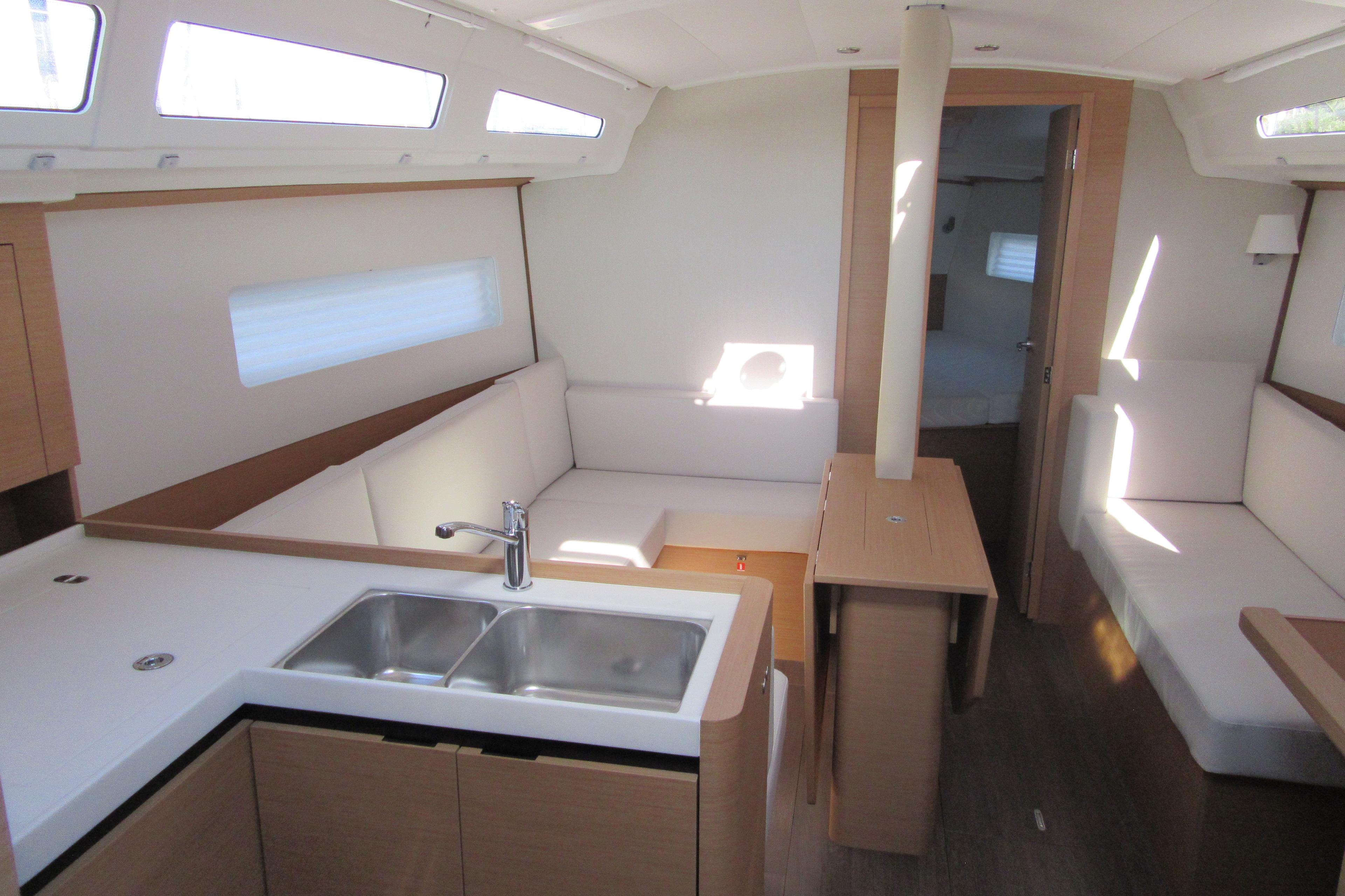 Sun Odyssey 380 - 3 cab., picture 3
