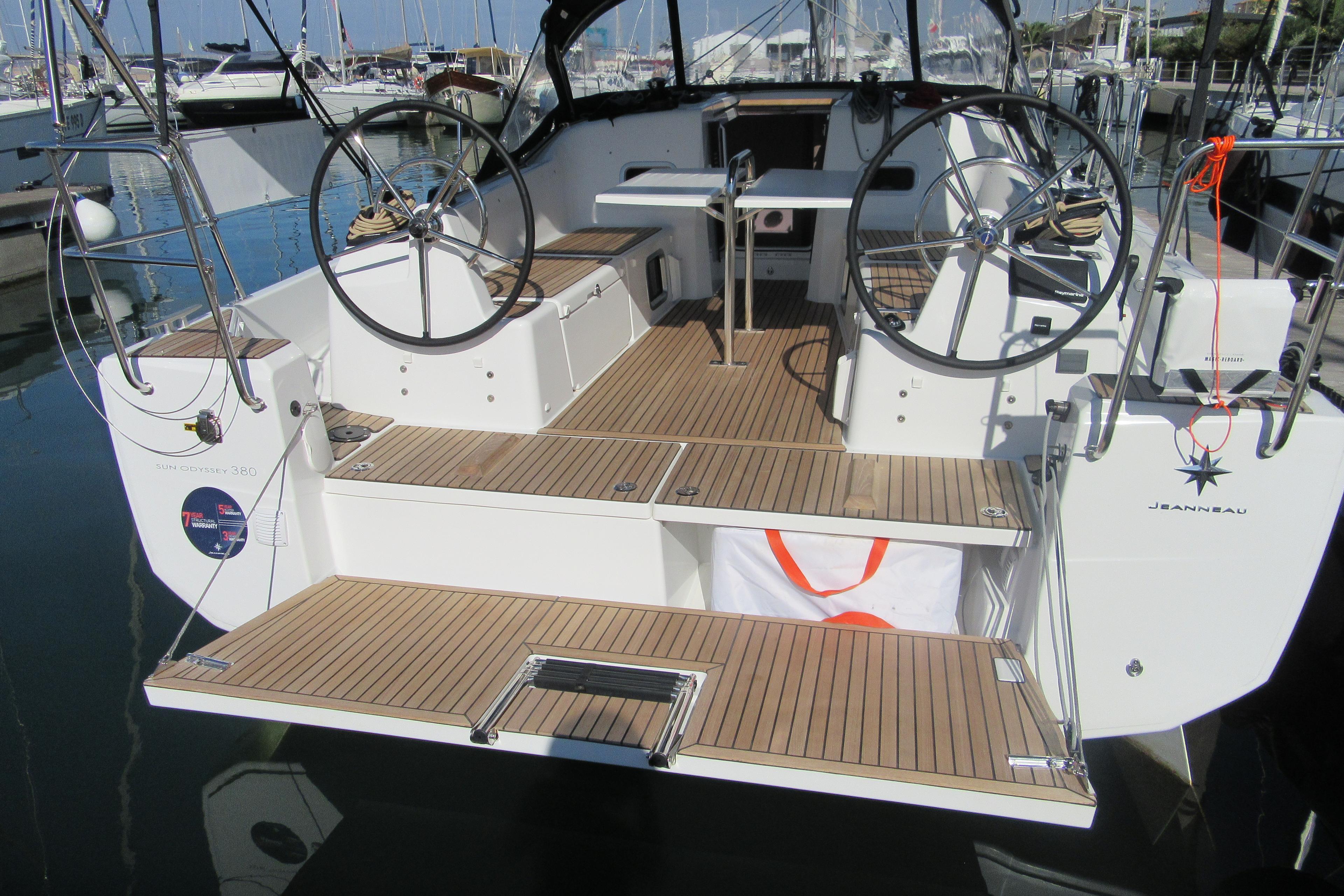 Sun Odyssey 380 - 3 cab., picture 1