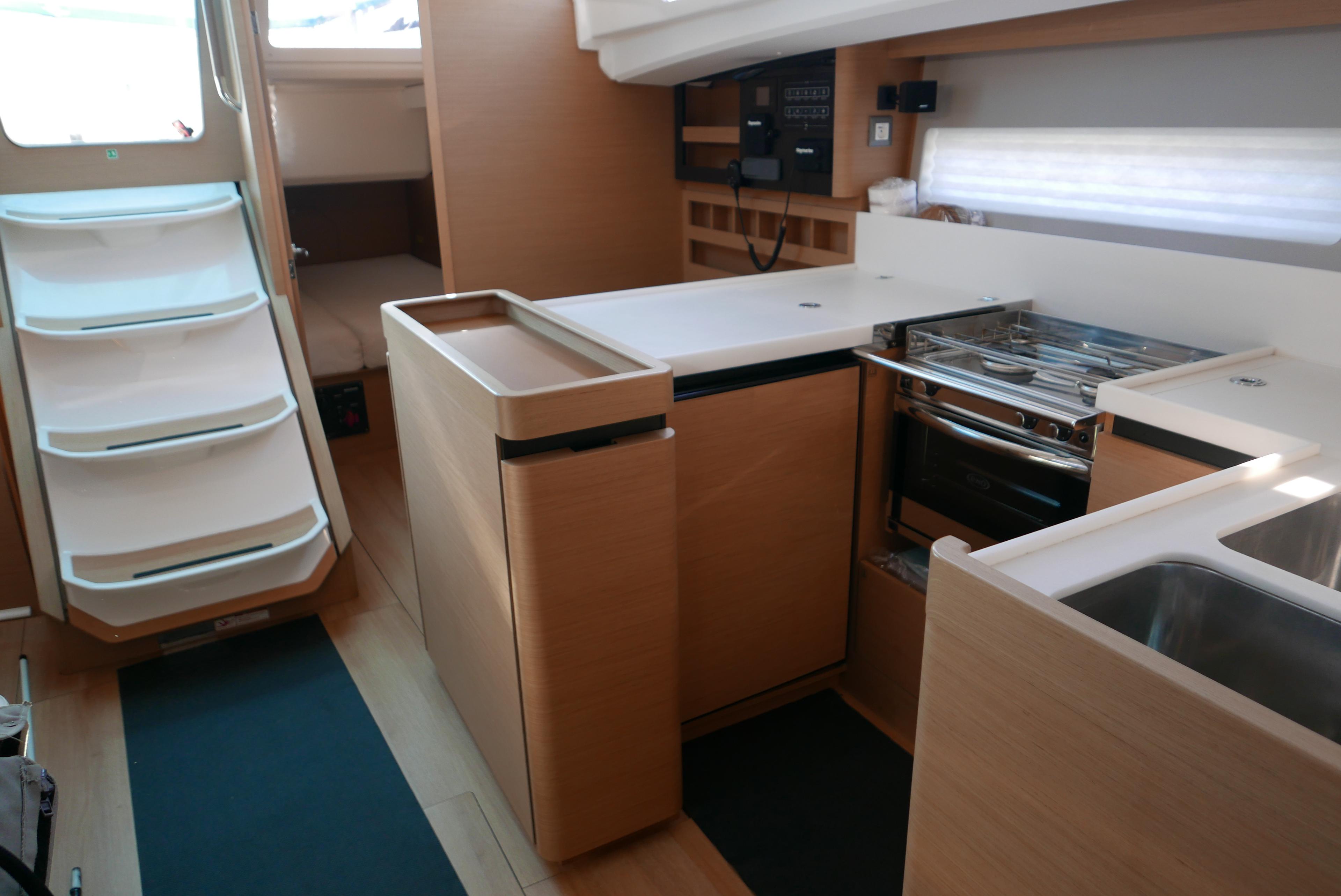 Sun Odyssey 440 - 4 cab., picture 3