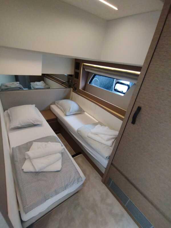 Prestige 520 Flybridge - 3 + 1 cab., picture 17