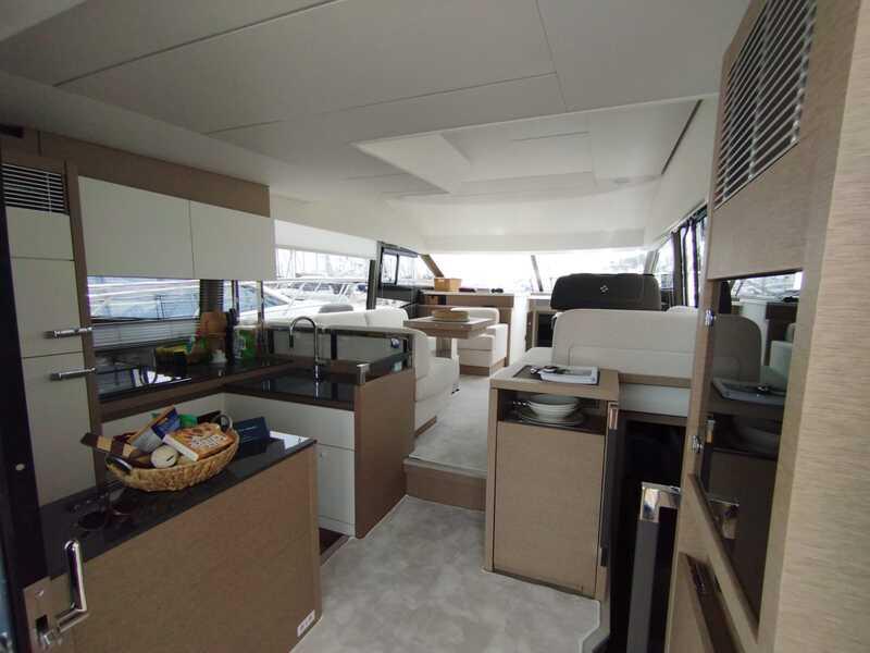 Prestige 520 Flybridge - 3 + 1 cab., picture 9