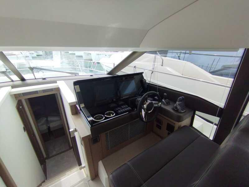 Prestige 520 Flybridge - 3 + 1 cab., picture 13