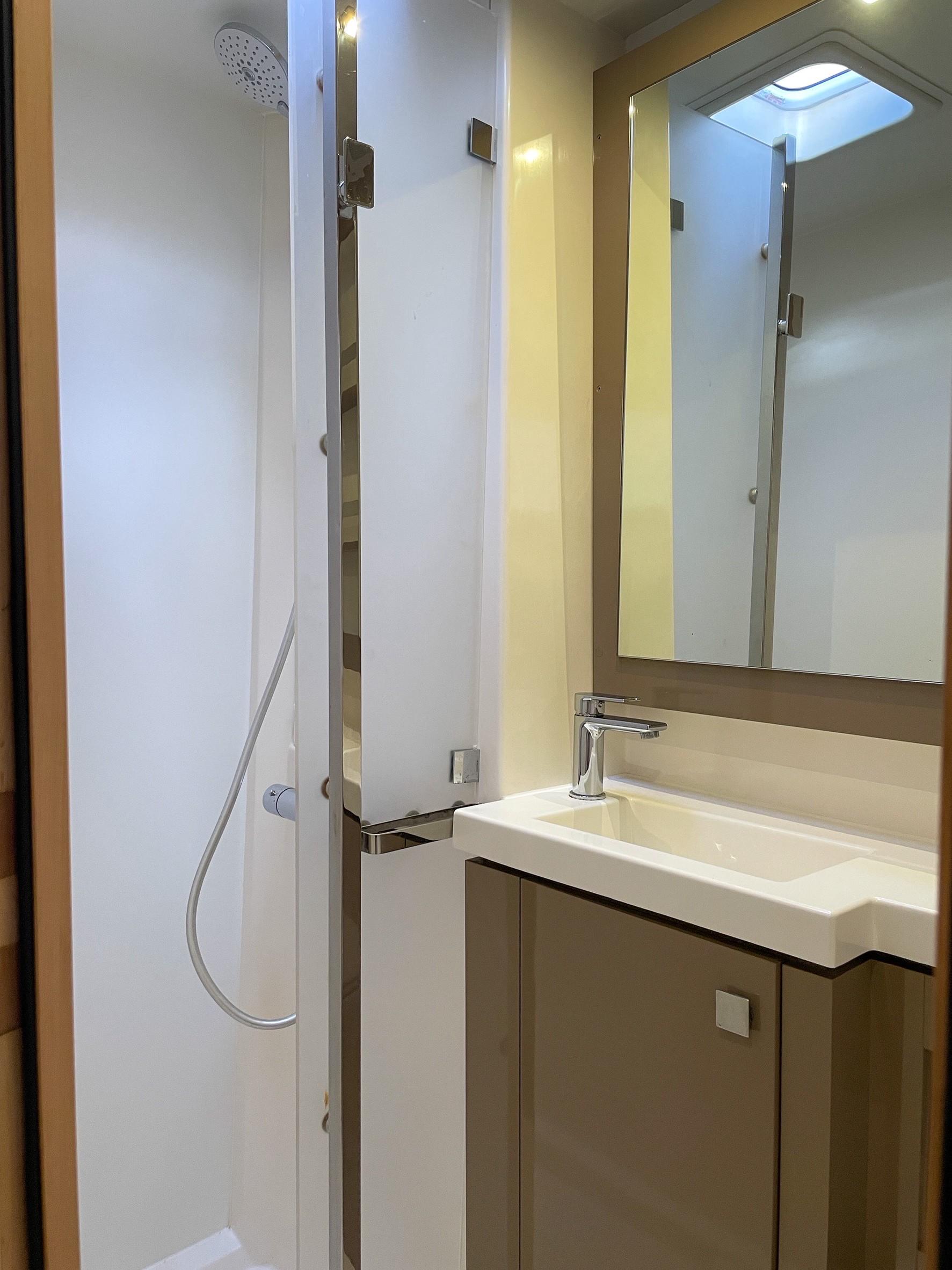 Fountaine Pajot Saona 47 Quintet - 5 + 1 cab., picture 9