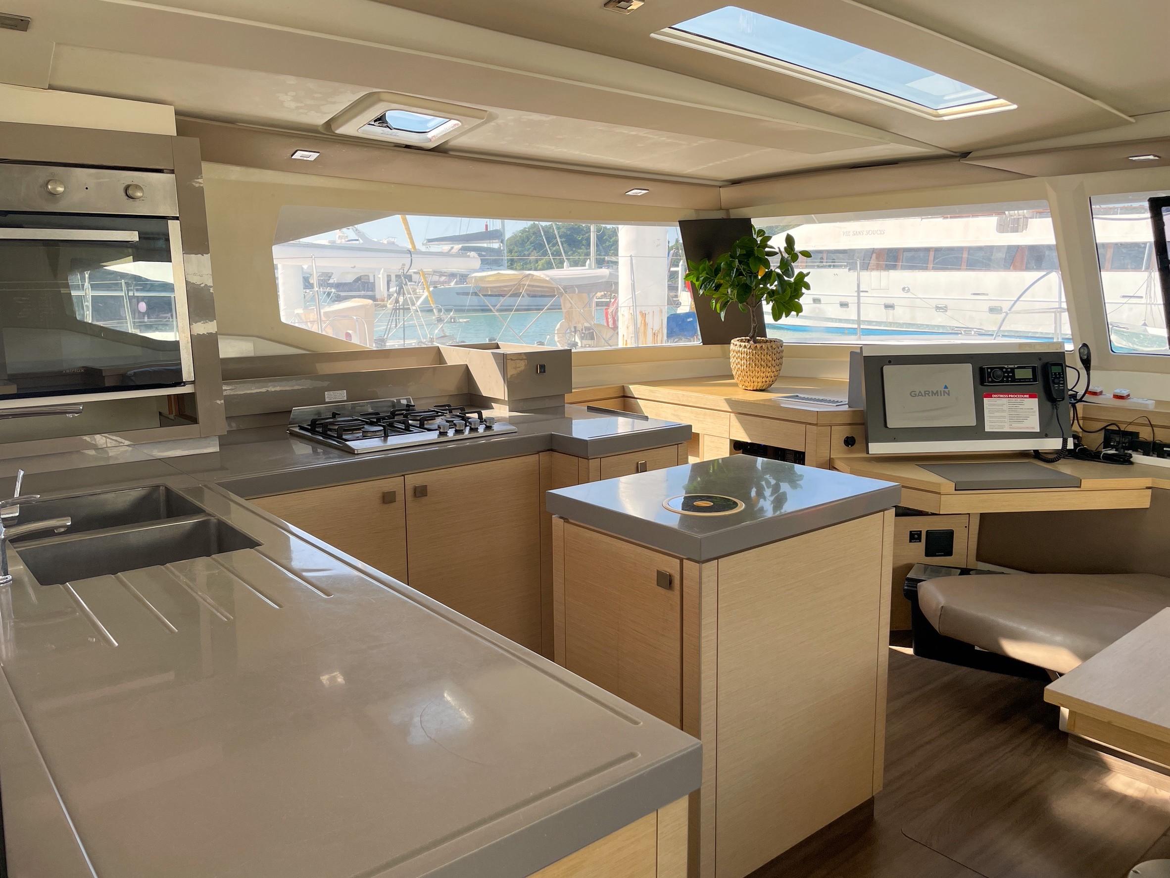 Fountaine Pajot Saona 47 Quintet - 5 + 1 cab., picture 7
