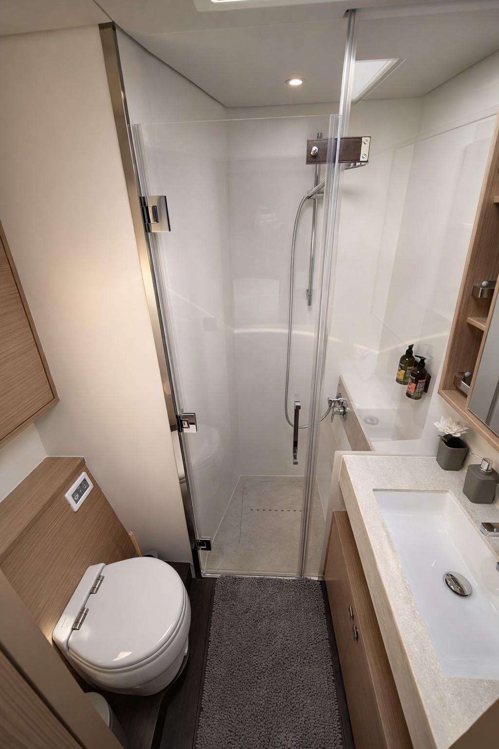 Lagoon 60 - 4 + 2 cab., picture 3